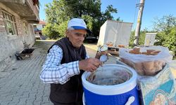 Bir arkadaşından öğrendi, 56 yıldır bırakmadı! Köy köy gezen ustanın hikayesi
