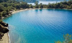 Cam gibi suyu ve sığ deniziyle görenleri kendine hayran bırakıyor! Tatilcilerin yeni favorisi, kampçıların en gözde yeri