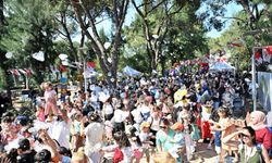 Bornova'da yaz tatili şenlikle başladı! Renkli etkinliğe binlerce kişi katıldı