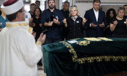25 yıl aynı hastaneye hizmet verdi, meslektaşları gözyaşlarıyla uğurladı