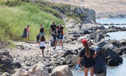 Çeşme’de iki koyda seferberlik: Atıklar tek tek toplandı
