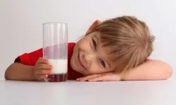 Çocuğunuz süt içtikten sonra karın ağrısı mı yaşıyor? Nedeni bu olabilir