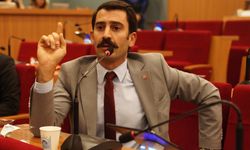 İzmir Büyükşehir Meclisi’nde mikrofon krizi! AK Partili Meclis Üyesi Kişili’den tepki geldi