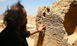 Diyarbakır’da 1700 yıllık gizem çözüldü! Zerzevan Kalesi’nde yazıt çözüldü: Tapınak neden kapatıldı?
