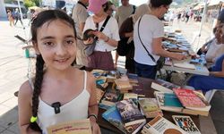 Foça Kitap Şenliği’nde 2 bin 600 kitap ücretsiz dağıtıldı!