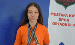 İzmirli 12 yaşındaki Elif Yıldız Türkiye şampiyonu oldu