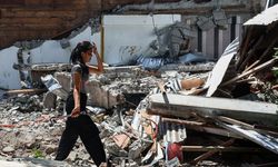 7.8'lik depremde can kaybı 61'e yükseldi! Kayıplar için umutlu bekleyiş sürüyor