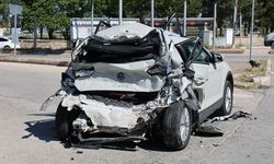 Freni patlayan kamyon dehşet saçtı: 10 araç hasar gördü