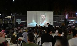 Gezen sinema TIR'ı Demirci’de: Açık hava etkinliğine yoğun ilgi