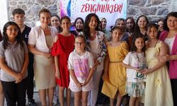 "Dilimizin Zenginlikleri" projesinde yıl sonu şöleni: İzmir'de kelimeler yarıştı, öğrenciler ödüllerini aldı!