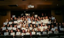 İzmir’de ücretsiz sanat eğitimleri tamamlandı: Yetişkin grup mezun oldu