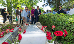 İzmir’in efsane başkanı Ahmet Piriştina kabri başında anıldı! Başkan Tugay: “Hayallerini gerçekleştireceğiz”