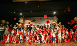 Karşıyaka’da minikler mezuniyet heyecanı yaşadı