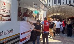 Kızılay Konak Şubesi’nden aşure dağıtımı: 1500 kişiye ikram yapıldı