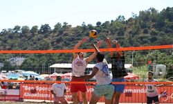 Menderes’te ilk Plaj Voleybolu Turnuvası tamamlandı: Şampiyon belli oldu