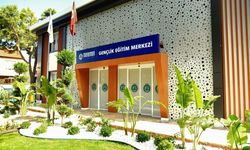 Menemen'de kırtasiyeden dijitale eğitim desteği sürüyor
