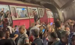 Metro raydan çıktı! Yolcular tünelde yürüyerek tahliye edildi