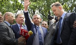 Özgür Özel, mecliste grup toplantısında konuşuyor!
