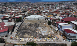 İzmir’de sanayi sitesi çöplüğe döndü: Esnaf isyanda!