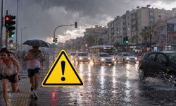 İzmir'de hem kavurucu sıcak hem gök gürültülü sağanak! Tam 5 ilçe için sağanak uyarısı geldi