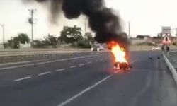 Seyir halindeki motosiklet kül oldu: O anlar kamerada
