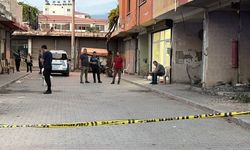 Sokak ortasında bıçaklı kavga: 1 kişi hayatını kaybetti