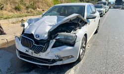Traktöre çarpan otomobil ortalığı karıştırdı: Biri çocuk 4 kişi yaralandı