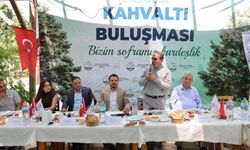 AK Parti’li Kırkpınar Bornova’da! Kahramanmaraş’tan İzmir’e gönül köprüsü mesajı