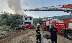 Muğla'da çatı yangını korkuttu: İtfaiyenin 1 saatlik müdahalesiyle söndürüldü