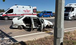 Bariyerlere çarpan otomobilde can pazarı! Aynı aileden 6 kişi hastaneye kaldırıldı