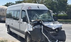 İşçi servisi kamyona çarptı! 11 kişi yaralandı