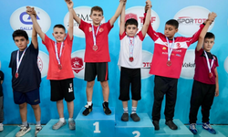 Aliağalı minik güreşçilerden Türkiye derecesi