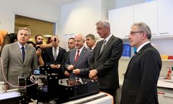 Bakan Memişoğlu'ndan Dokuz Eylül Üniversitesi'ne kritik ziyaret! Sağlıkta geleceğe yön verecek çalışmalar konuşuldu
