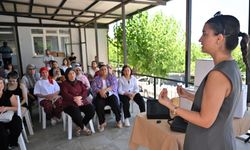 Bornova'da festival öncesi eğitim: Üreticilere hijyen paketi dağıtıldı