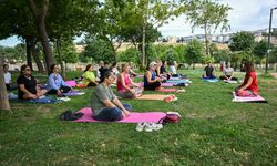 Bornova'da stres azaltan etkinlik! Açık havada yoga buluşmaları yaz boyu sürecek
