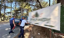 Bornova’da usulsüz tabelalara zabıtadan müdahale! Tek tek sökülüyor
