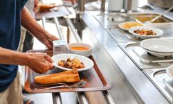 Buca'da uygun fiyatlı yemeğin adresi: Yüzlerce kişiye destek oluyor