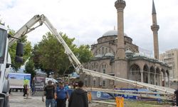 Çarşı girişinde korkutan anlar! Beton mikserinin pompası patladı: 5 kişi yaralandı