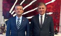 Cemil Tugay Yeni Parti’ye katılacak mı? Özgür Özel’den yanıt geldi
