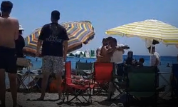 Çeşme Altınkum'da skandal kavga! Şemsiye kavgası kameralara yansıdı