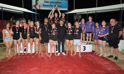Dikili’de plaj voleybolu heyecanı sona erdi: Şampiyon takım belli oldu