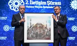 İletişim Başkanı Duran'dan Erdoğan'a Ayasofya temalı tablo hediyesi!
