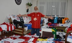 Gazetecinin forma koleksiyonu görenleri şaşırtıyor! Futbol tutkusunu müzeye dönüştürdü, yaklaşık 300 forma biriktirdi!