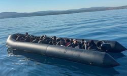 Çeşme açıklarında 54 düzensiz göçmen yakalandı!