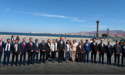 Gümrükçü A takımıyla meydanda! Yeni CHP İzmir yönetimi "sadakat" mesajı verdi