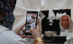 Günlerce ilmek ilmek işlendi! Çeyiz için başladılar, şimdi yurt dışına satış yapıyorlar