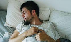Her gece ter içinde uyananlar dikkat! Sebebi sadece sıcak hava olmayabilir: Bu belirtiler varsa zaman kaybetmeyin