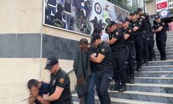 İzmir merkezli 4 ilde öğrenci görünümlü evlerde dev operasyon: 20 kişi tutuklandı