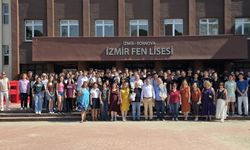 İzmir Fen Lisesi'nde 34 yıllık öğretmene duygusal veda