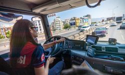 İzmir'de kız çocuklarına ilham olan itfaiyeci: İlk ve tek kadın şoförü bir gününü anlattı